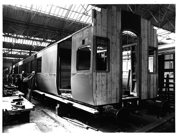 DY12834 Method of carriage construction old style - 16th day, preparing doors 20SEP1922