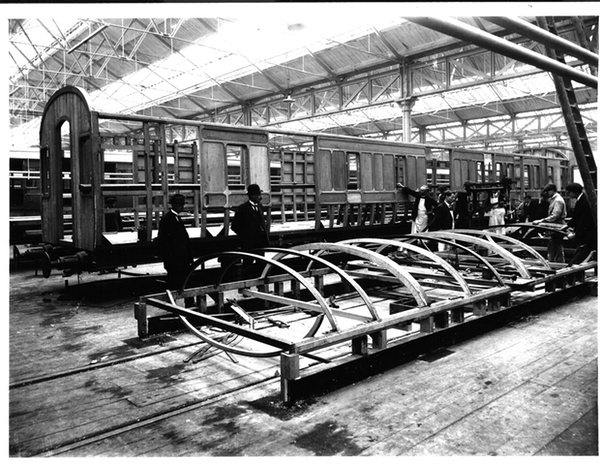 DY12871 Constructing Carriage Roof on Floor NOV1922