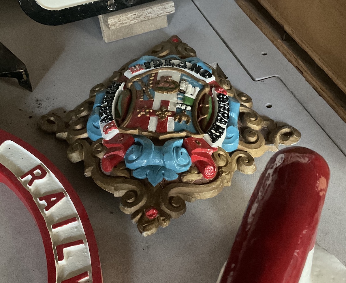 A colourfully painted cast lead version of the Midland Railway's crest.
